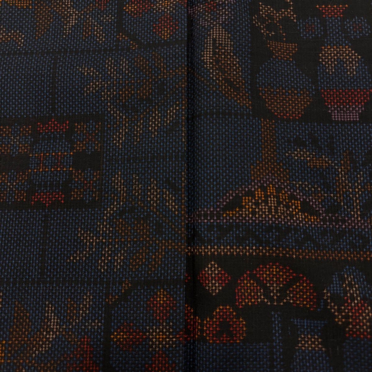  紬 身丈161.5 cm 裄丈64 M 袷 草花 人物 紺色 正絹 秀品 紬 着物