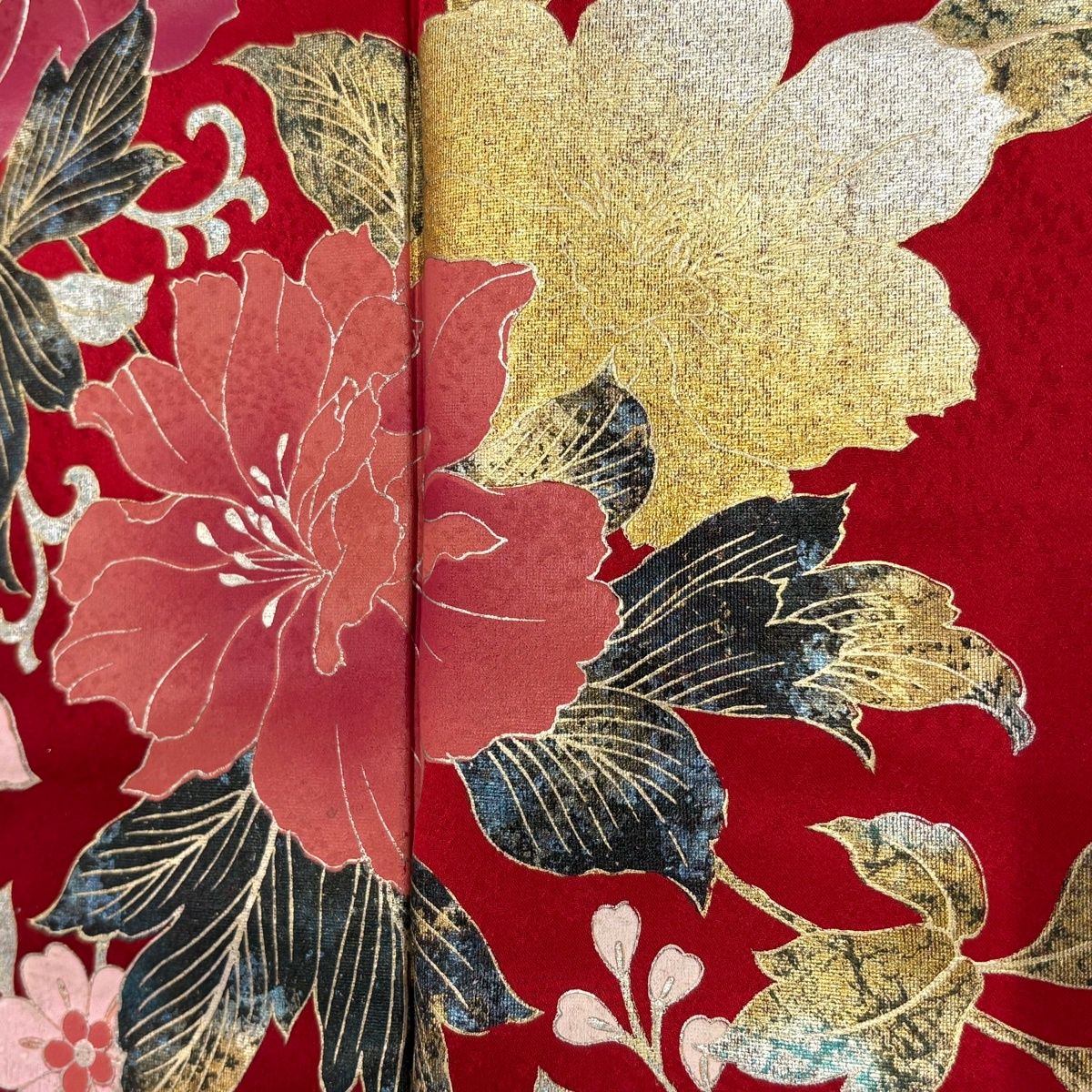  振袖 身丈159.5 cm 裄丈67.5 L 袷 牡丹 花唐草 金銀彩 赤 正絹 秀品 振袖 着物