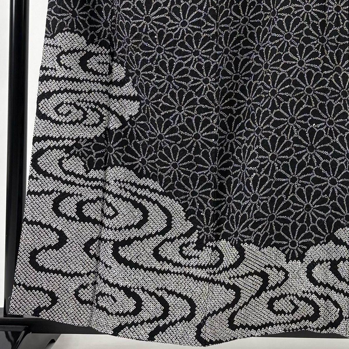 付下げ 身丈158 cm 裄丈64.5 M 袷 菊 流水 総絞り 黒 正絹 秀品