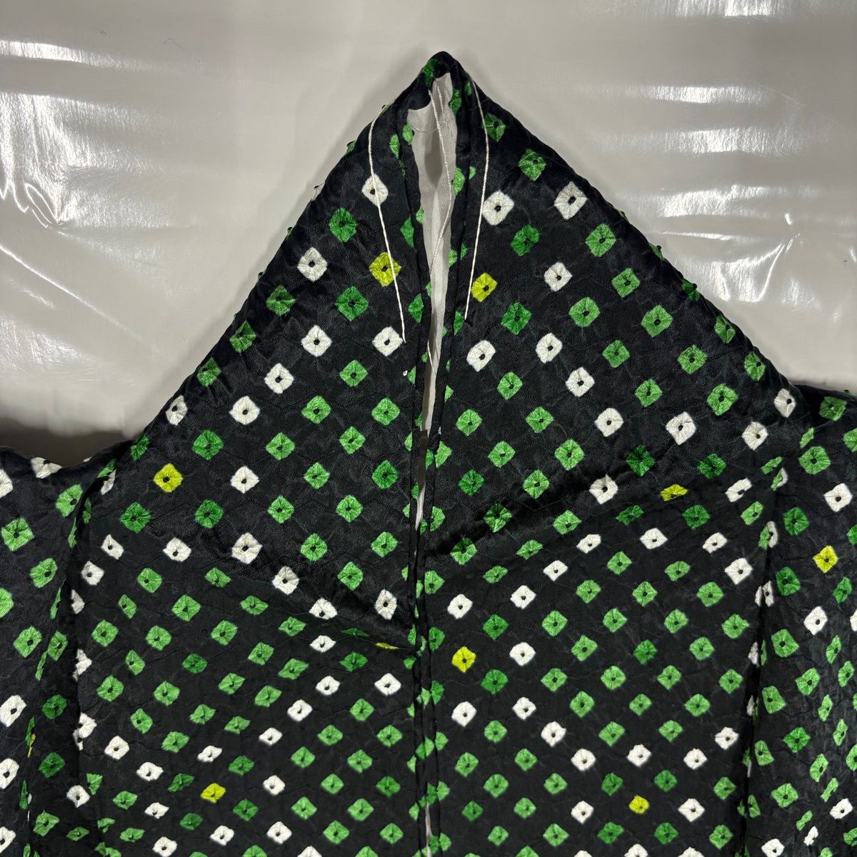 美品】 小紋 身丈157.5cm 裄丈66.5cm M 袷 幾何学 総絞り 深緑 正絹 秀