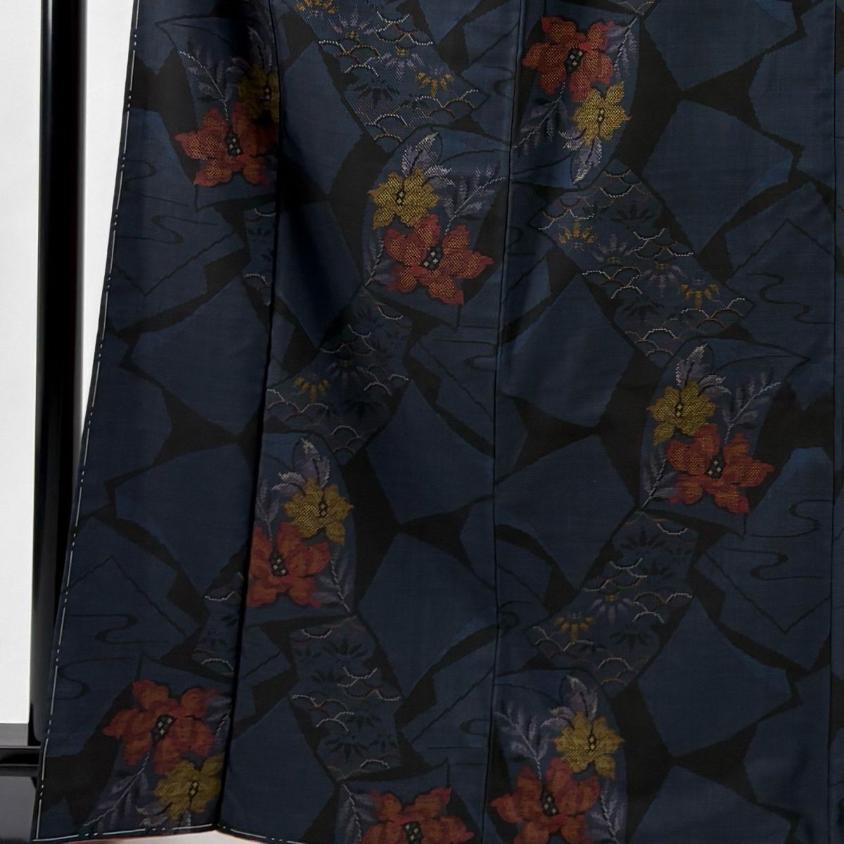 大島紬 身丈166 cm 裄丈65 M 袷 純泥染 証紙 草花 幾何学 紺色 正絹 秀品