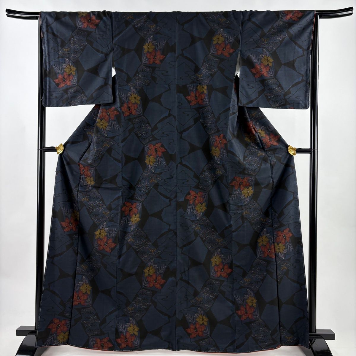 美品】 大島紬 身丈166cm 裄丈65cm M 袷 純泥染 証紙 草花 幾何学 紺色