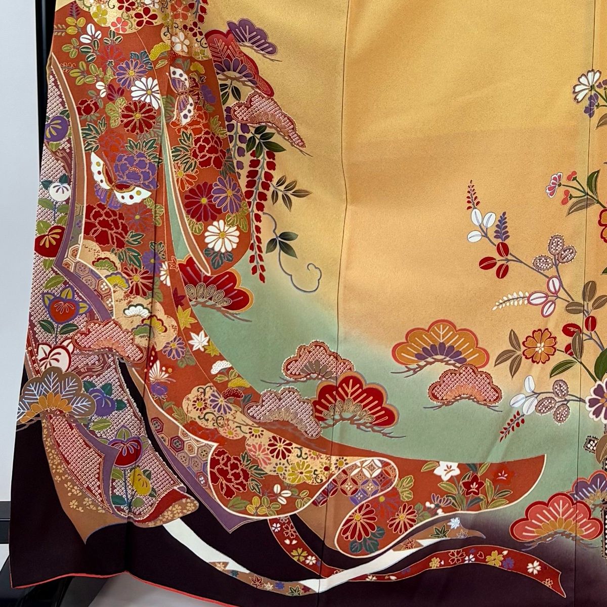 美品】 振袖 身丈167.5cm 裄丈66cm M 袷 蝶 誰が袖 金糸 金彩 黄土色