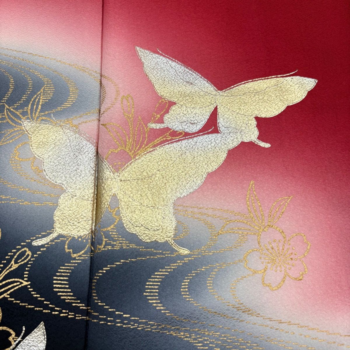 振袖 身丈159cm 裄丈64.5cm M 袷 蝶 流水 金銀彩 ぼかし 赤 正絹 秀品