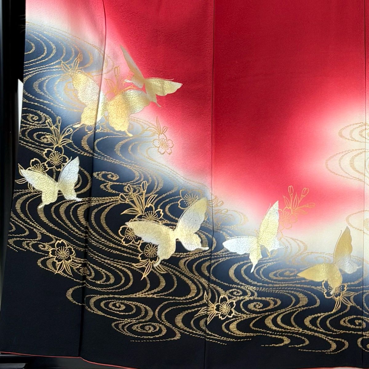 振袖 身丈159 cm 裄丈64.5 M 袷 蝶 流水 金銀彩 ぼかし 赤 正絹 秀品