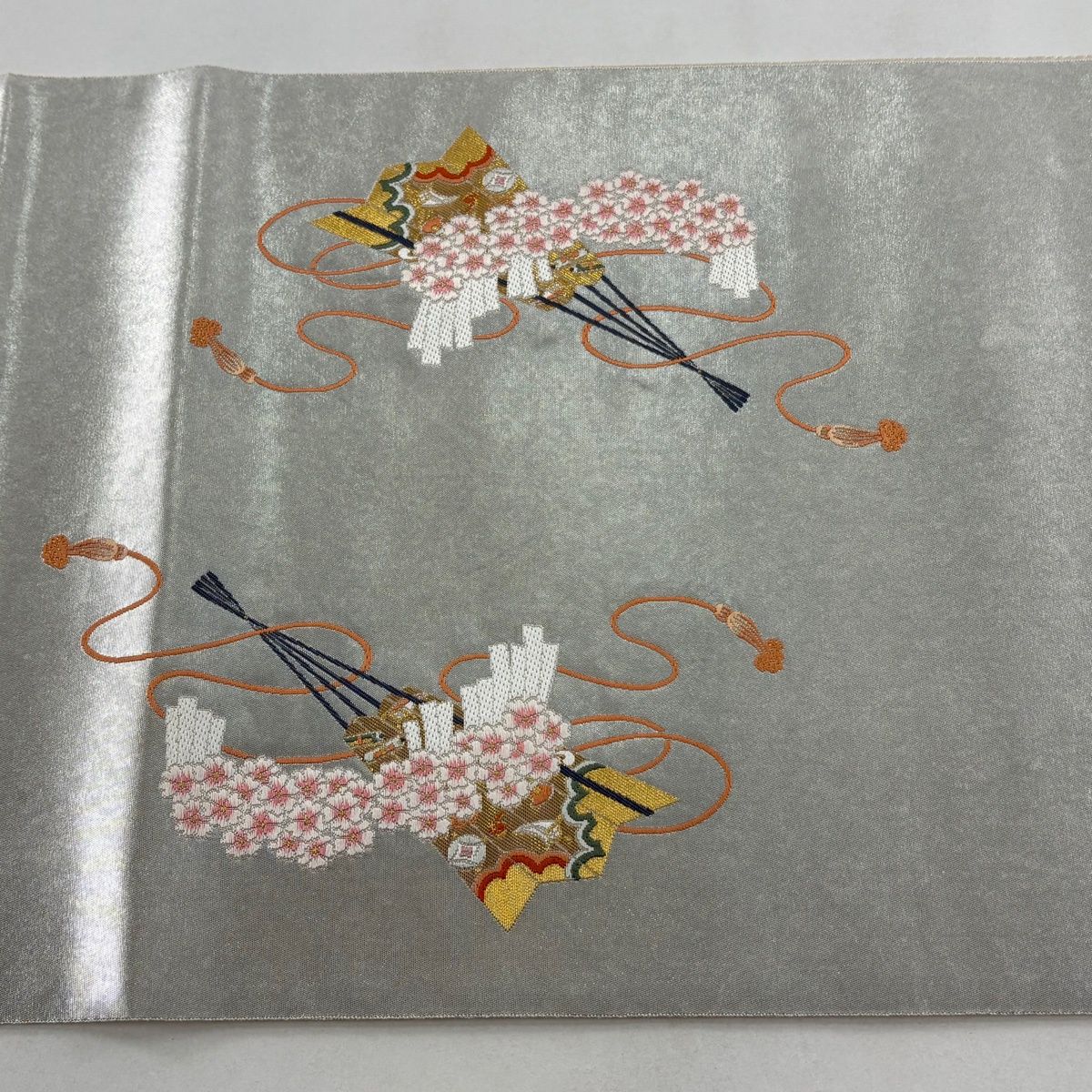 【袋帯】【美品】【由水十久監修】【長嶋成織物】【落款】 瀞銀錦 城下町 童 紅葉 美品】 袋帯 逸品 由水十久監修 落款 証紙 瀞銀錦 長嶋成織物 共箱付