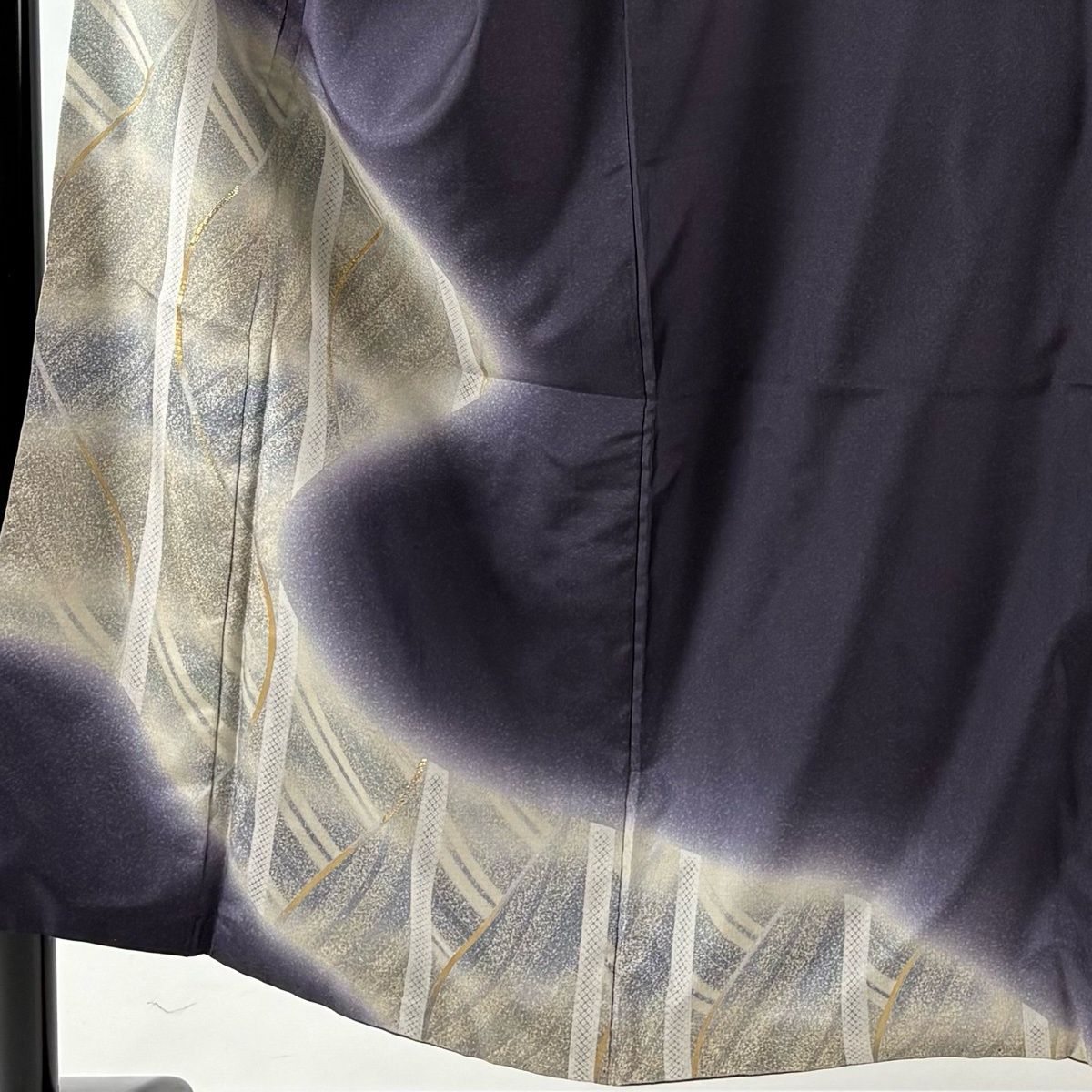 付下げ 身丈153 cm 裄丈69.5 L 袷 紬地 林淳一 バチ衿 落款 幾何学模様 箔 ぼかし 濃紫 正絹
