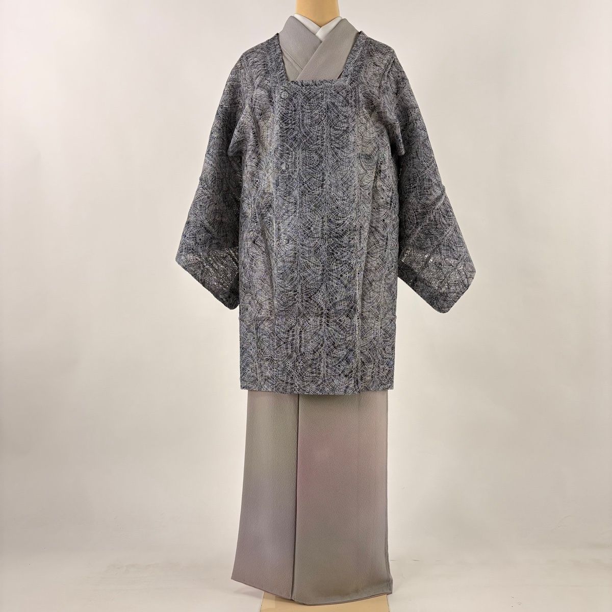 道行 身丈89.5 cm 裄丈64 M 和装コート 角衿 幾何学模様 灰色 正絹