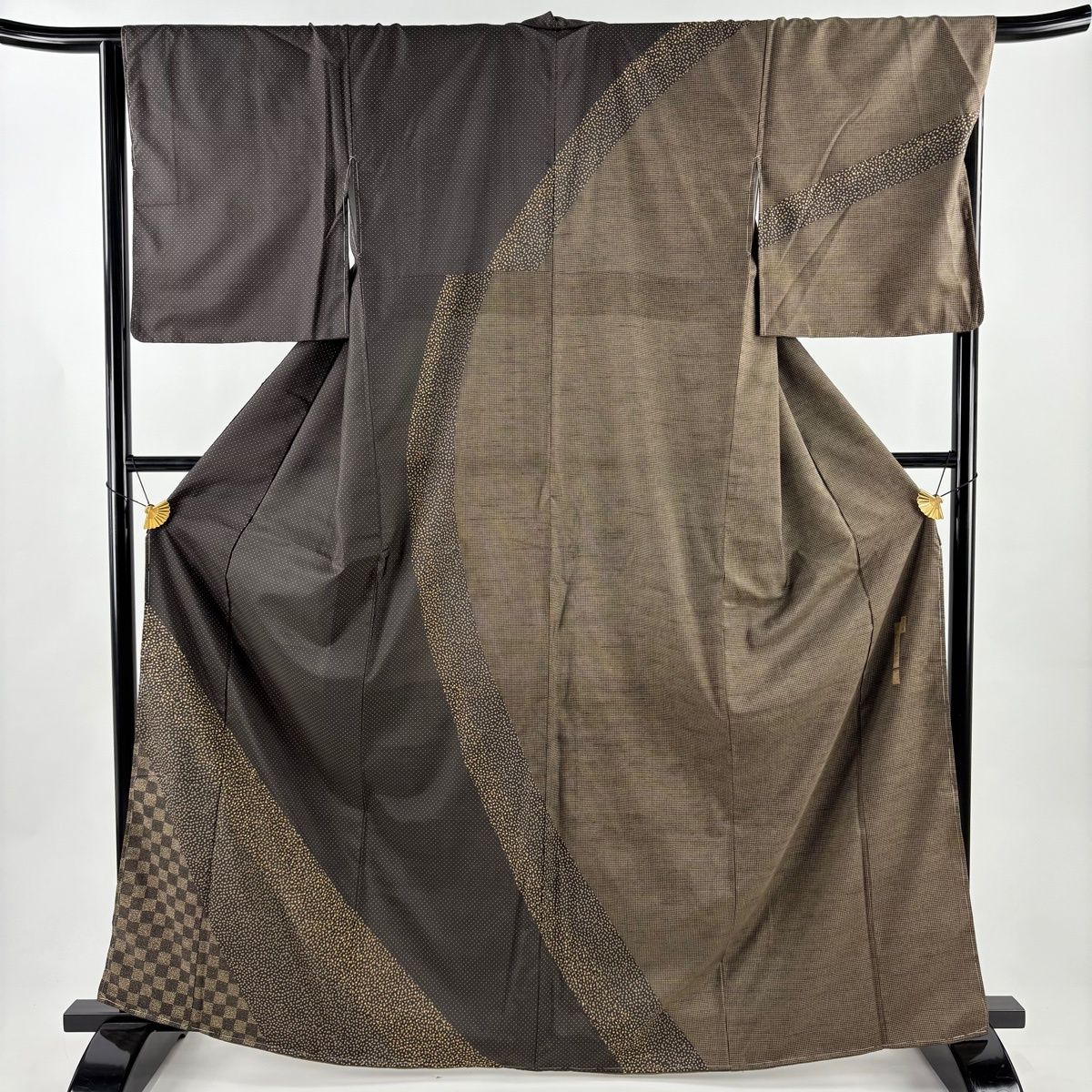 訪問着 身丈166 cm 裄丈66 5 M 袷 川村久太郎 紬地 落款 花びら ドット柄 刺繍 焦茶色 正絹