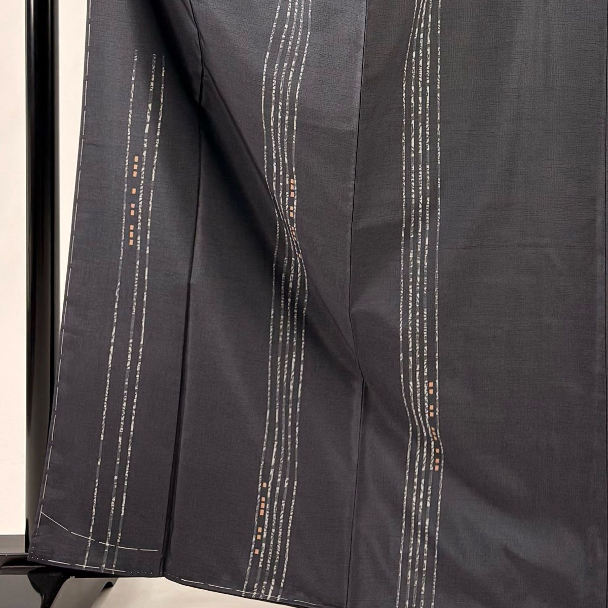 付下げ 身丈165 cm 裄丈68.5 L 袷 大島紬地 証紙 縦縞 幾何学模様 墨色 正絹