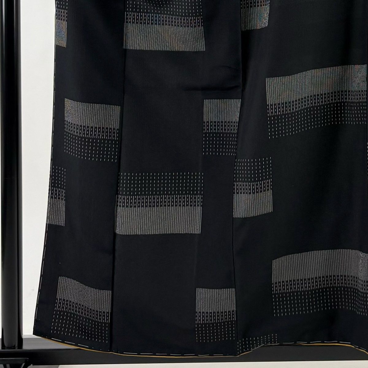 紬 身丈159.5 cm 裄丈66.5 M 袷 やまと 縦縞 幾何学模様 黒 正絹