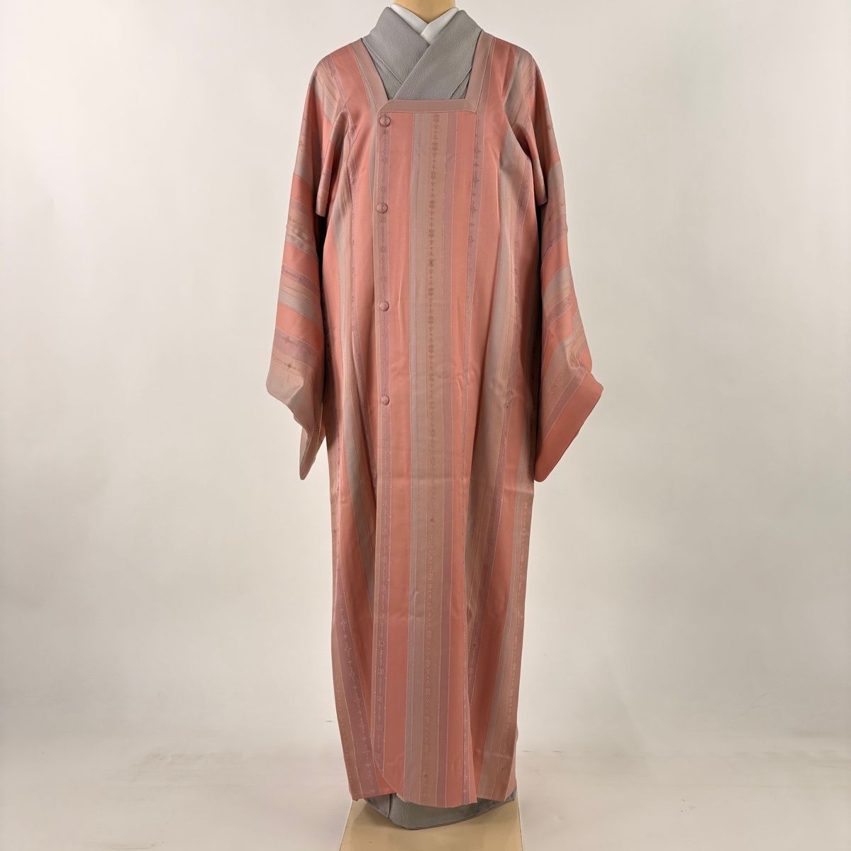 道行 身丈133.5 cm 裄丈67.5 L 和装コート 角衿 縦縞 銀糸 ピンク 正絹