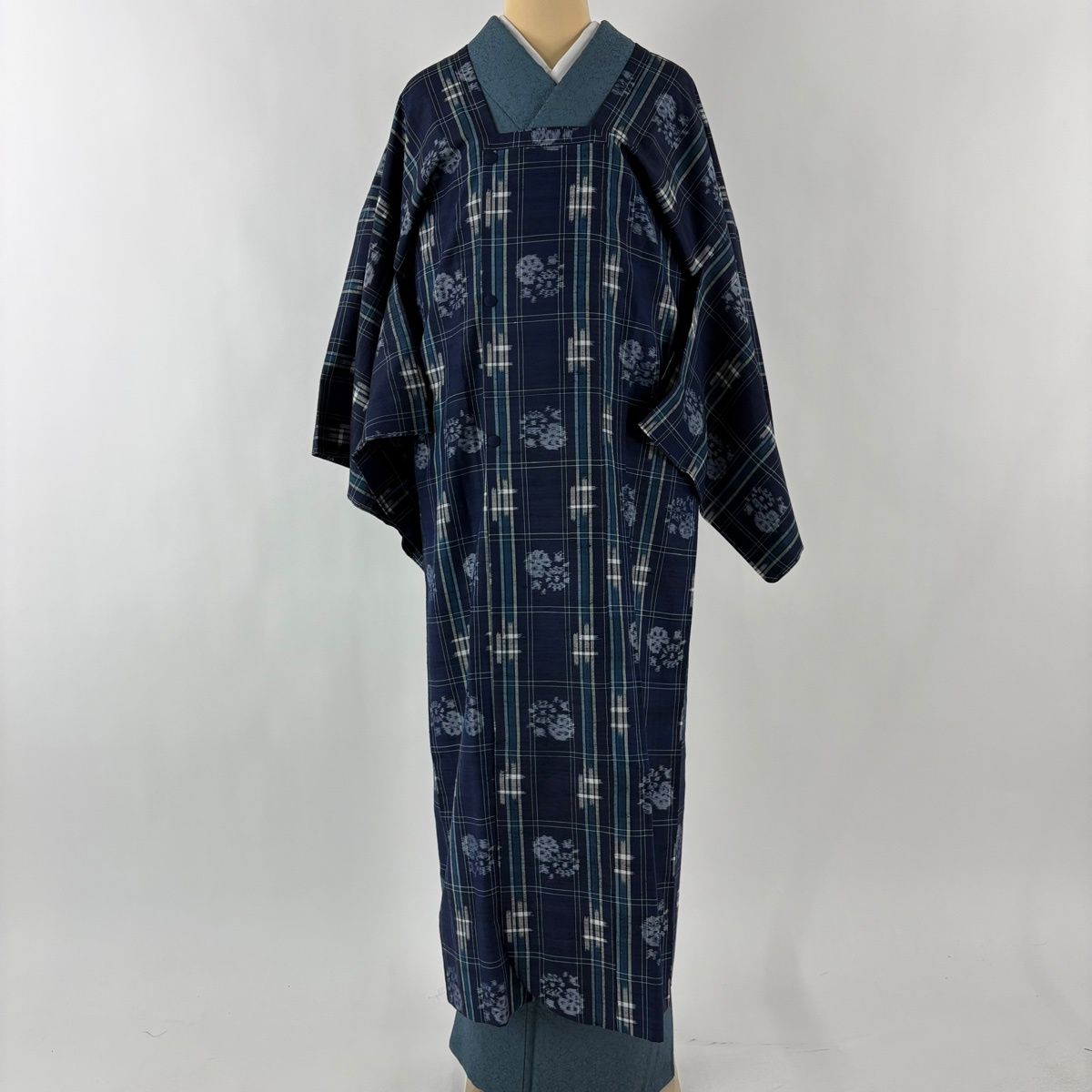 道行 身丈128.5 cm 裄丈66.5 M 和装コート 角衿 紬地 菊 格子 紺色 正絹
