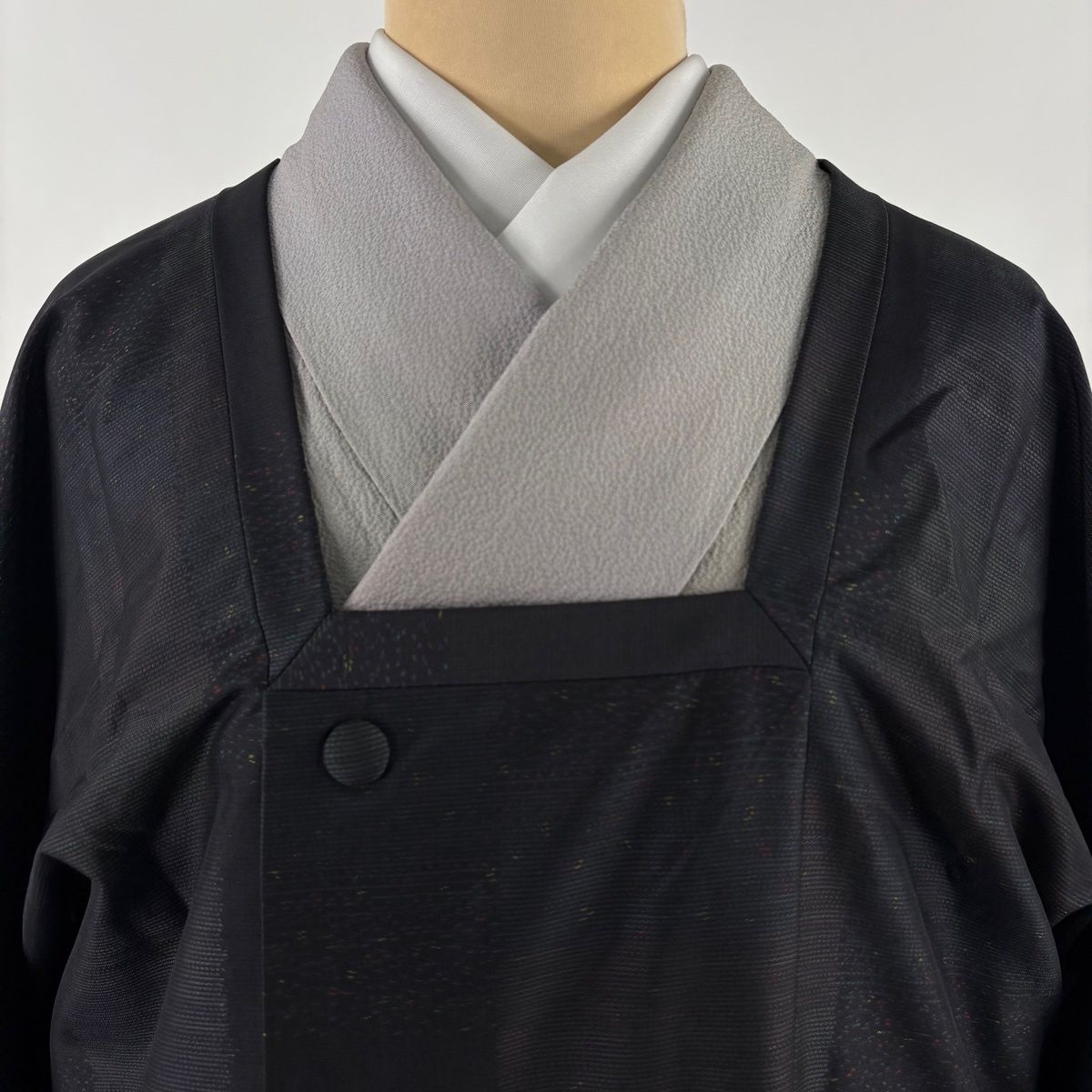  道行 身丈114.5 cm 裄丈69.5 L 和装コート 角衿 大島紬地 証紙 縞 幾何学模様 黒 正絹 羽織 着物 浴衣