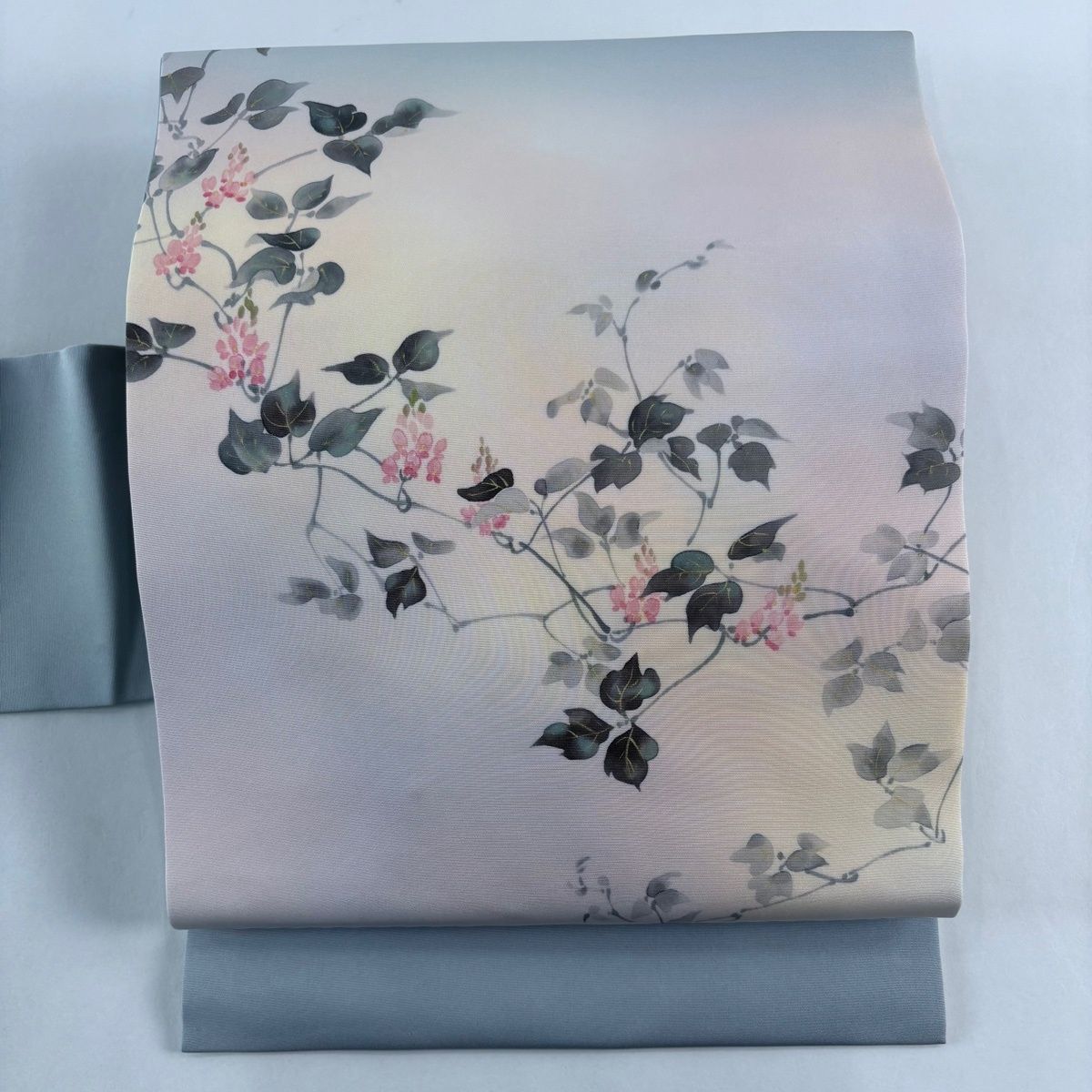 名古屋帯 秀品 枝花 金彩 ぼかし 青灰色 正絹