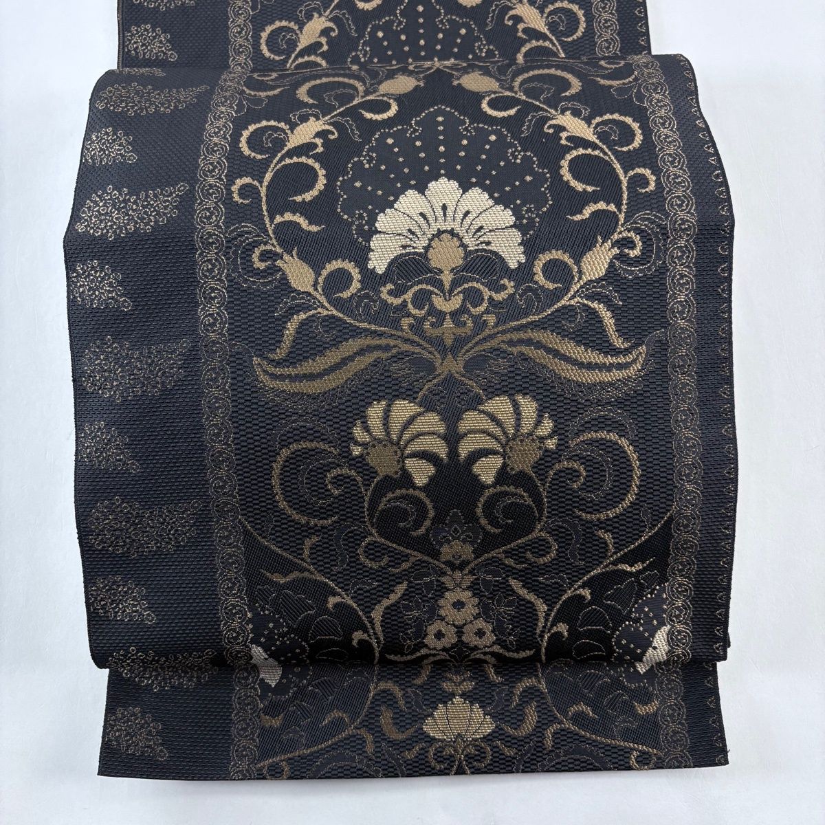 名古屋帯 秀品 八寸名古屋帯 松葉仕立て 花唐草 墨色 正絹
