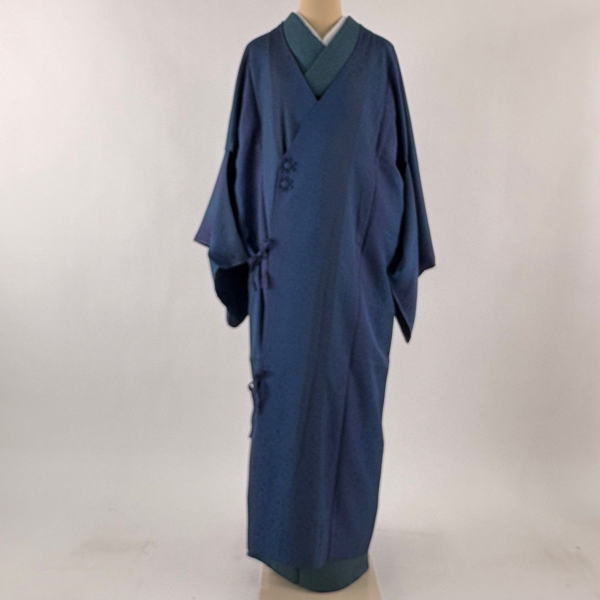 道中着 身丈133 cm 裄丈66.5 M 和装コート 千代田衿 リバーシブル 有り 地紋 縦ぼかし 藍色 正絹