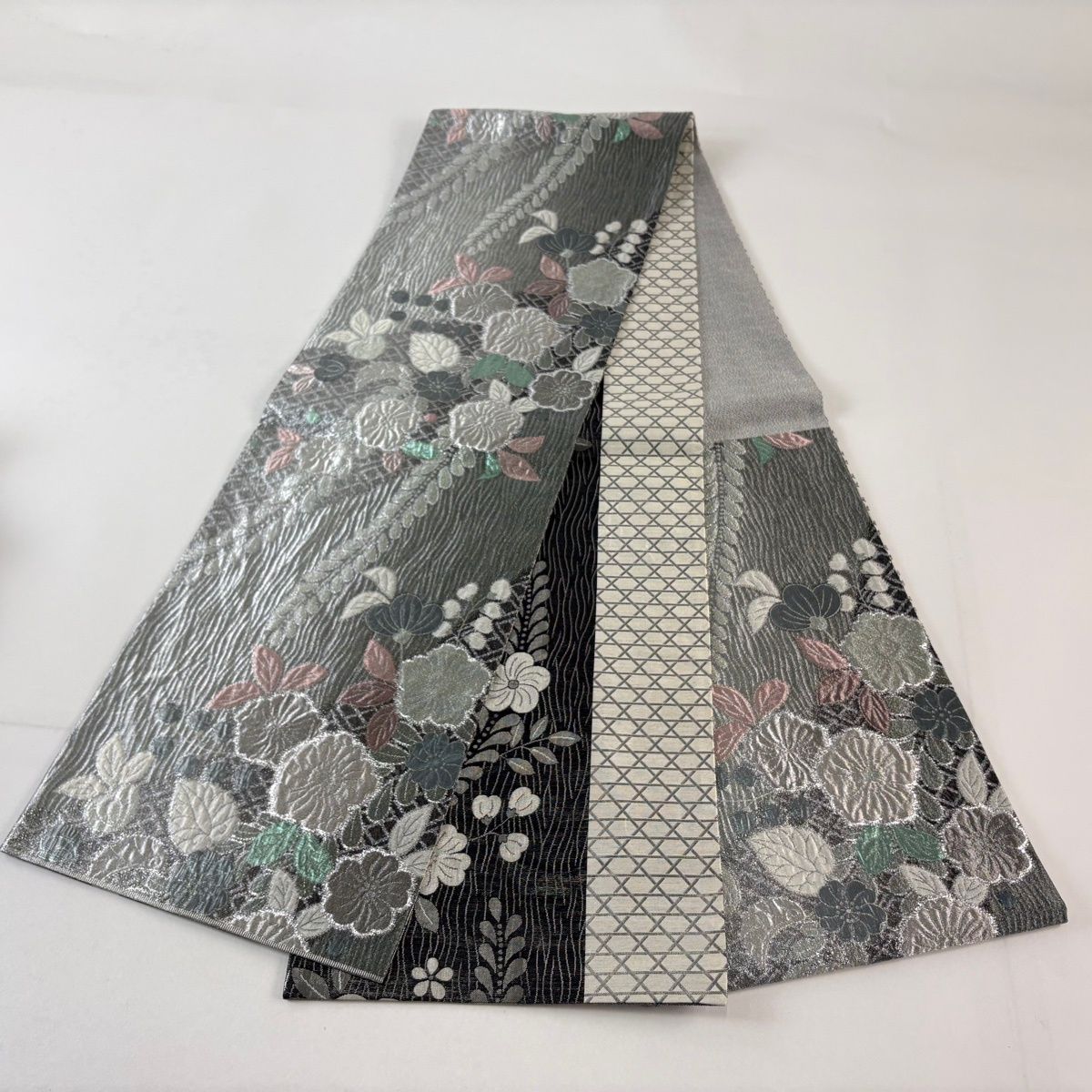 美品】 袋帯 名品 辻が花柄 銀糸 箔 銀色 六通 正絹 【中古】 - メルカリ