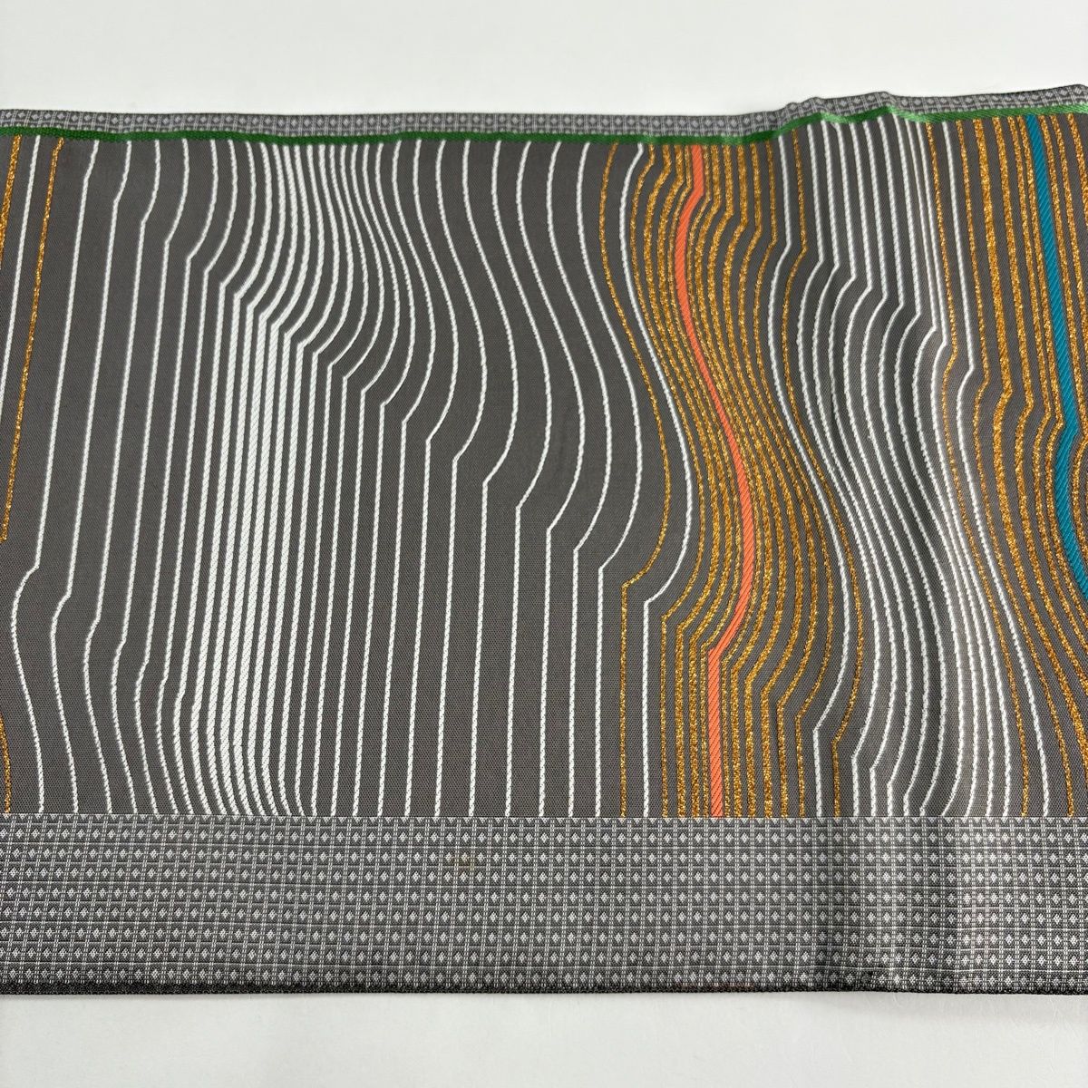 幾何学模様 金糸