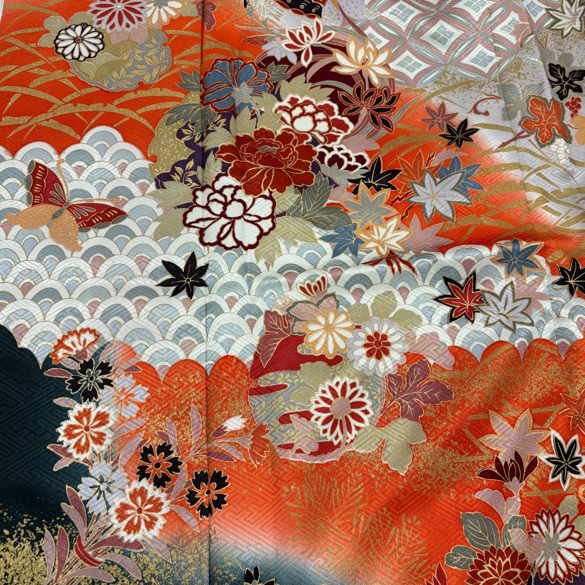 振袖 身丈168.5cm 裄丈67cm M 袷 花丸文 蝶 金彩 染分け 朱色 正絹 秀