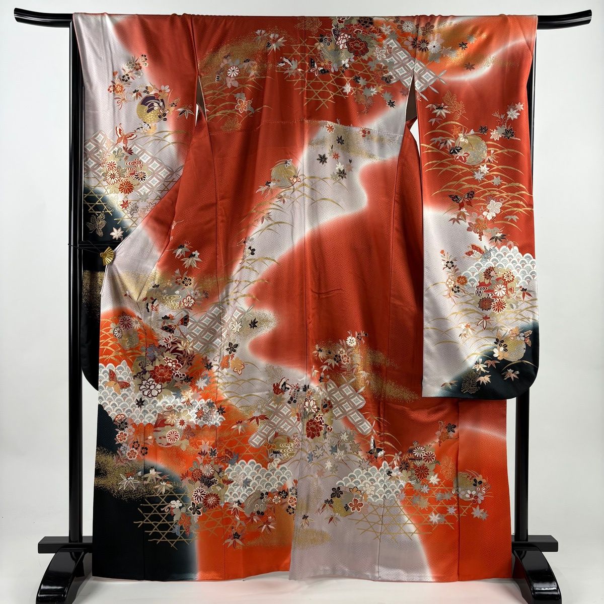 振袖 身丈168.5cm 裄丈67cm M 袷 花丸文 蝶 金彩 染分け 朱色 正絹 秀