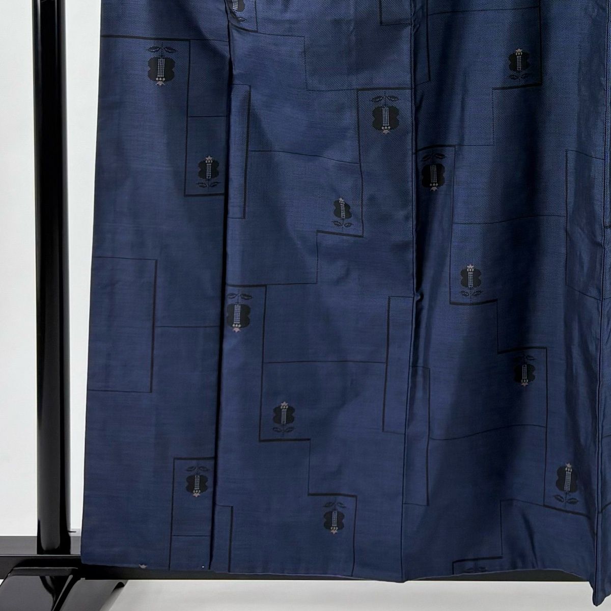 紬 身丈161 cm 裄丈67.5 L 袷 遠州椿 幾何学模様 濃紺 正絹 秀品