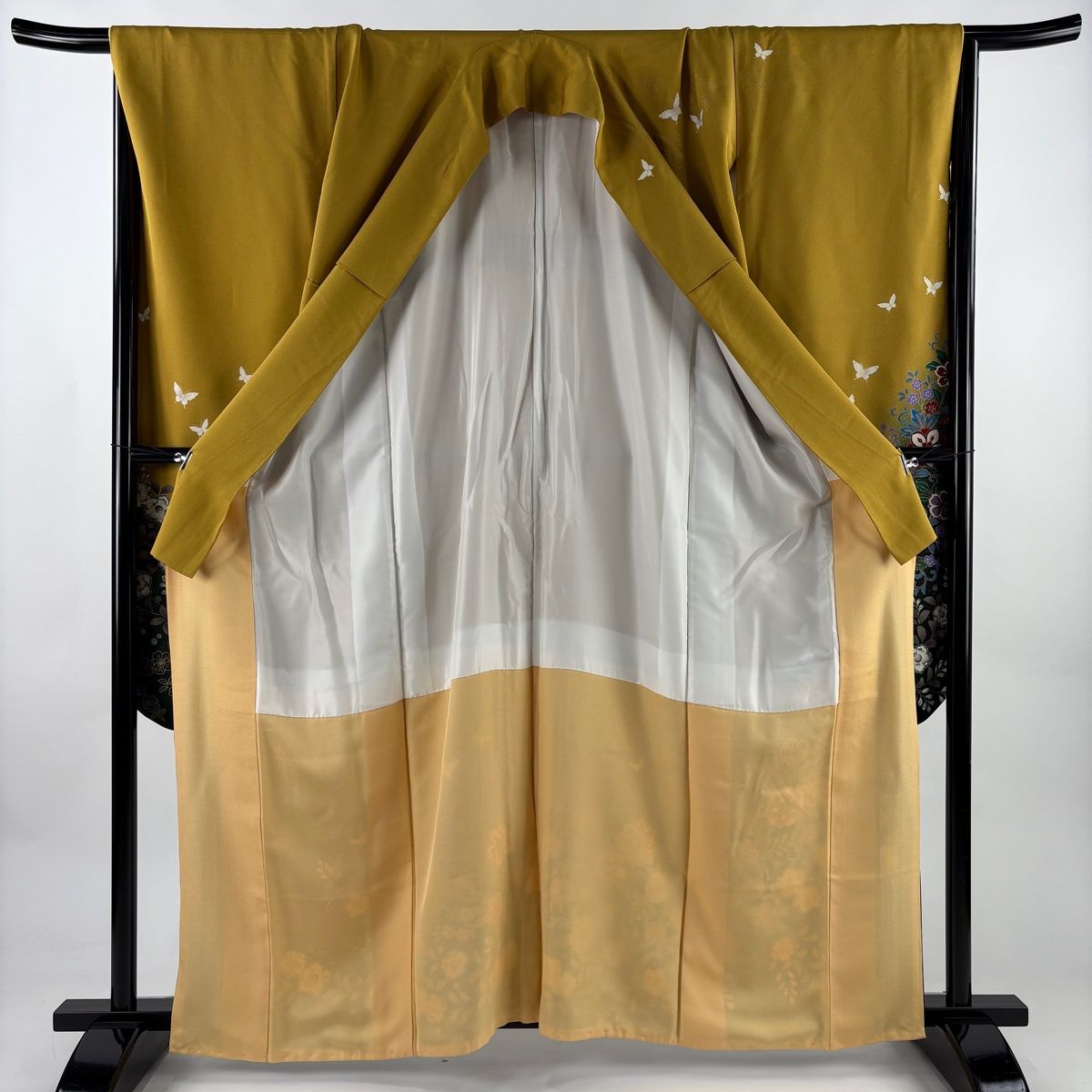  振袖 身丈163 cm 裄丈68.5 L 袷 草花 蝶 金糸 金彩 山吹色 正絹 秀品 振袖 着物