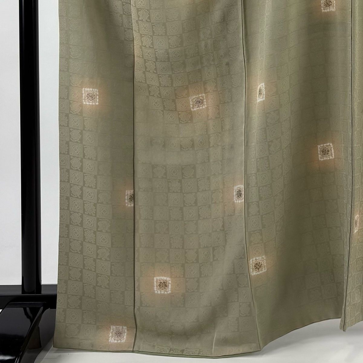 小紋 身丈166 cm 裄丈68 L 袷 草花 ぼかし 絞り 灰緑 正絹 秀品