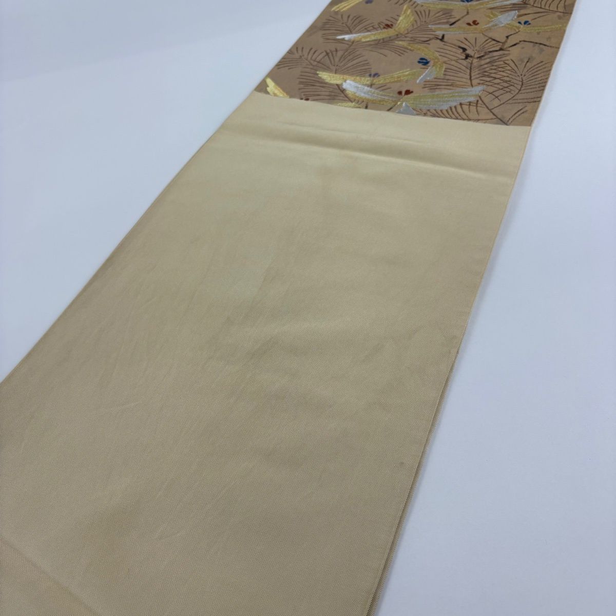 川島織物　袋名古屋帯　　六通　落款あり　ベージュに幾何学模様　化繊　おしゃれ 袋帯 秀品 川島織物 落款 松 金銀糸 ベージュ 六通 正絹 【中古