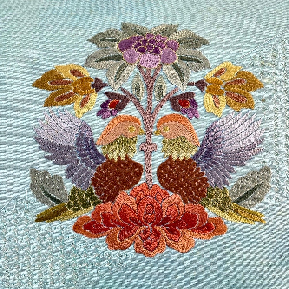 名古屋帯 秀品 向かい鳥 草花 刺繍 金糸 水色 正絹