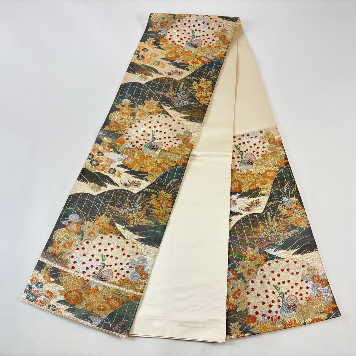 袋帯 秀品 服部織物 落款 関西仕立て 孔雀 草花 箔 灰色 六通 正絹