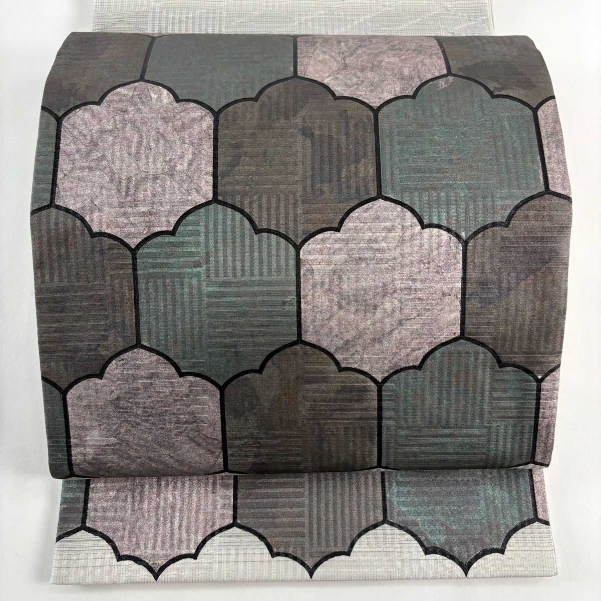 袋帯 秀品 幾何学模様 ラメ彩 灰色 お太鼓柄 正絹