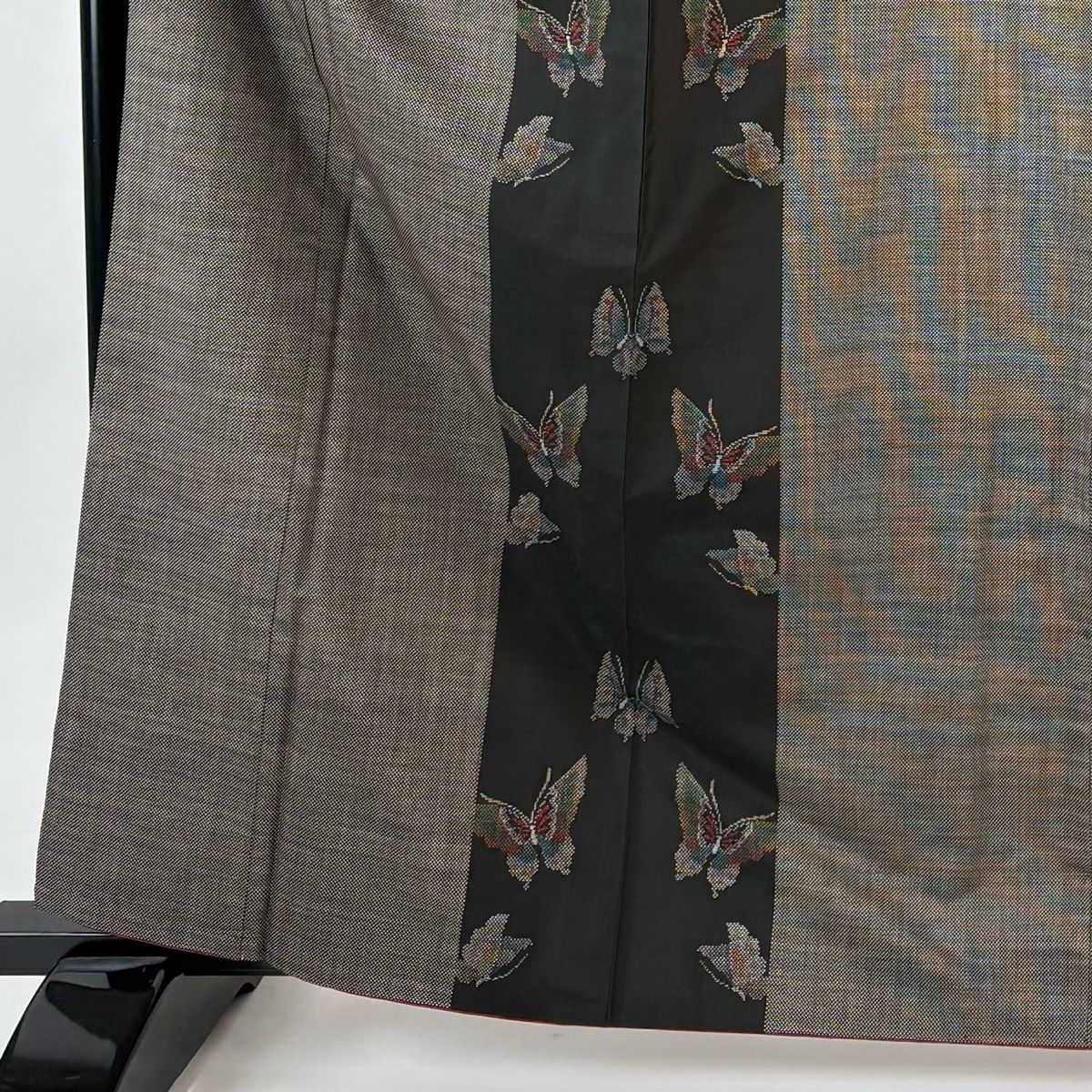 付下げ 身丈164 cm 裄丈66.5 M 袷 大島紬地 都喜ヱ門 純泥染 証紙 蝶 縦縞 焦茶色 正絹