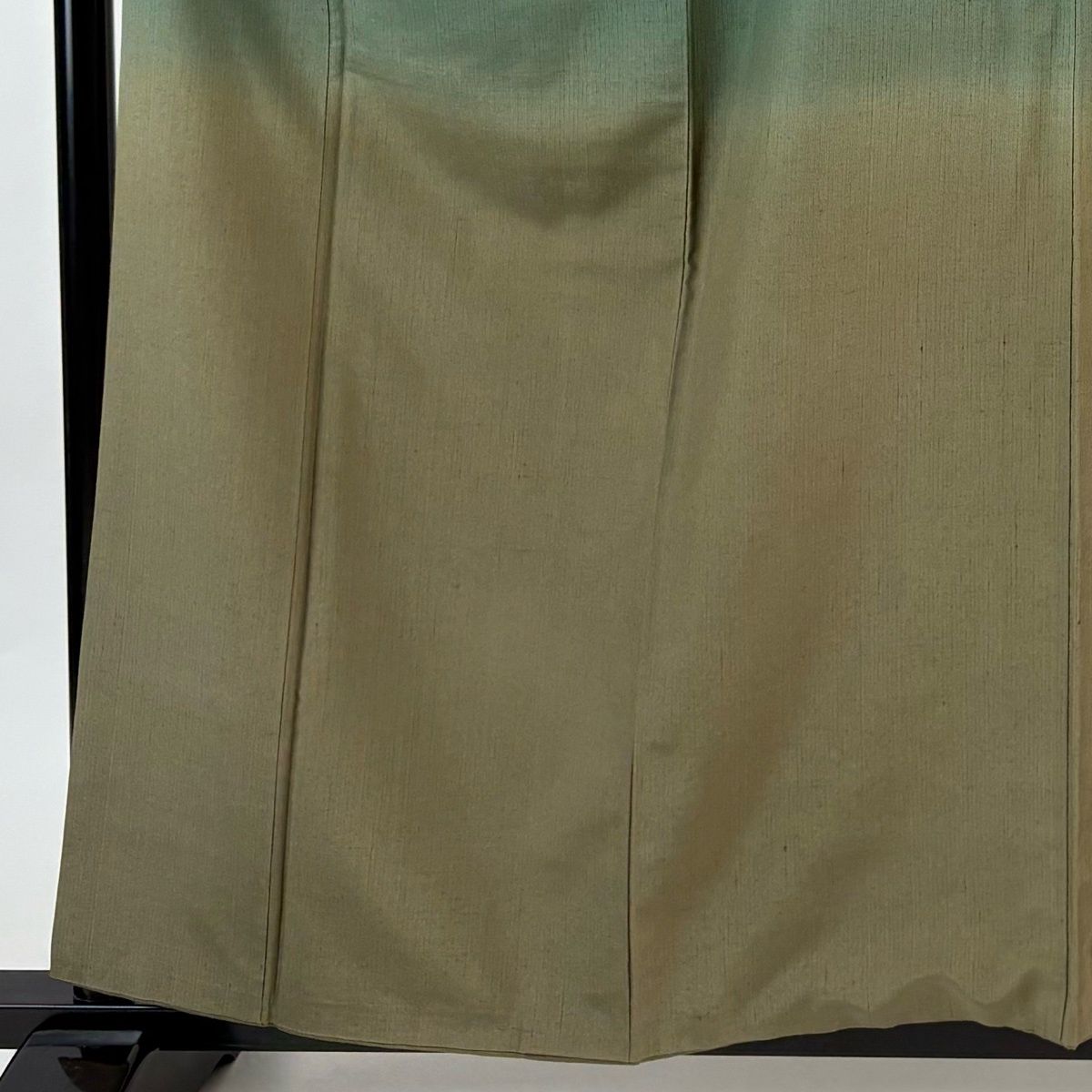 付下げ 身丈160 cm 裄丈64.5 M 袷 結城紬地 はたおり娘 奥順 証紙 段ぼかし柄 灰緑 正絹 一つ紋