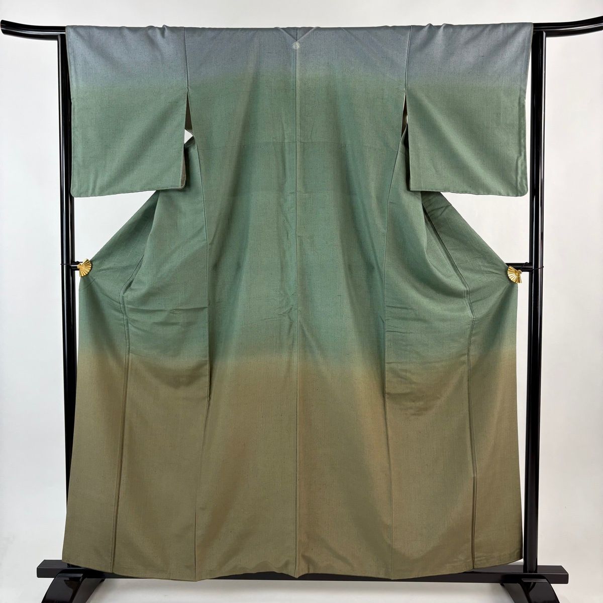 付下げ 身丈160 cm 裄丈64.5 M 袷 結城紬地 はたおり娘 奥順 証紙 段ぼかし柄 灰緑 正絹 一つ紋