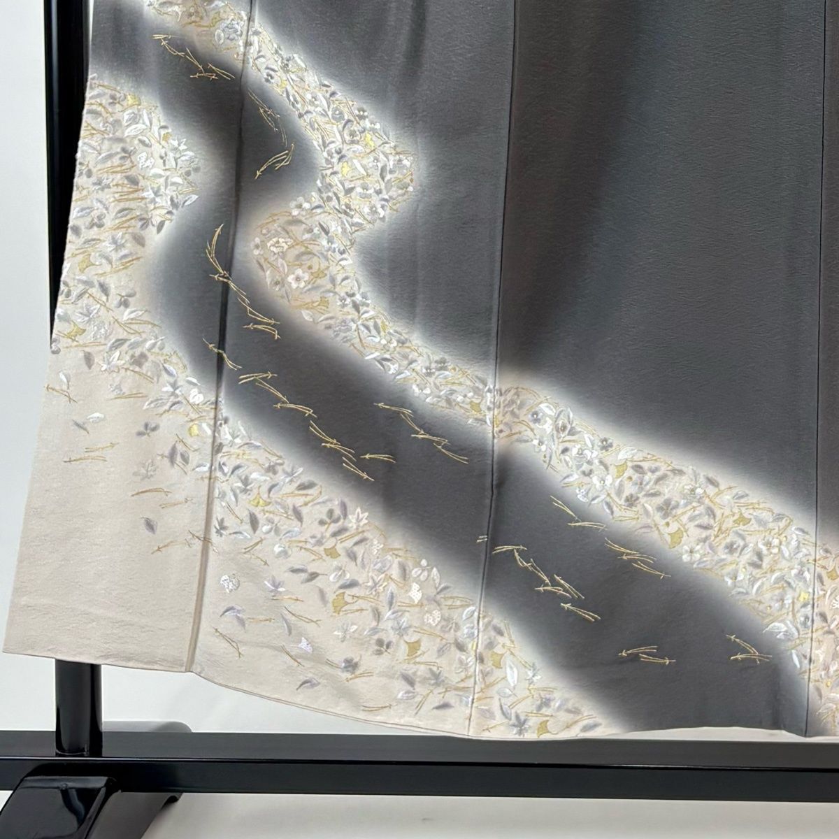 付下げ 身丈153.5 cm 裄丈63.5 S 袷 蒋雪英 落款 梅 吹き寄せ 金銀糸 刺繍 灰茶 正絹