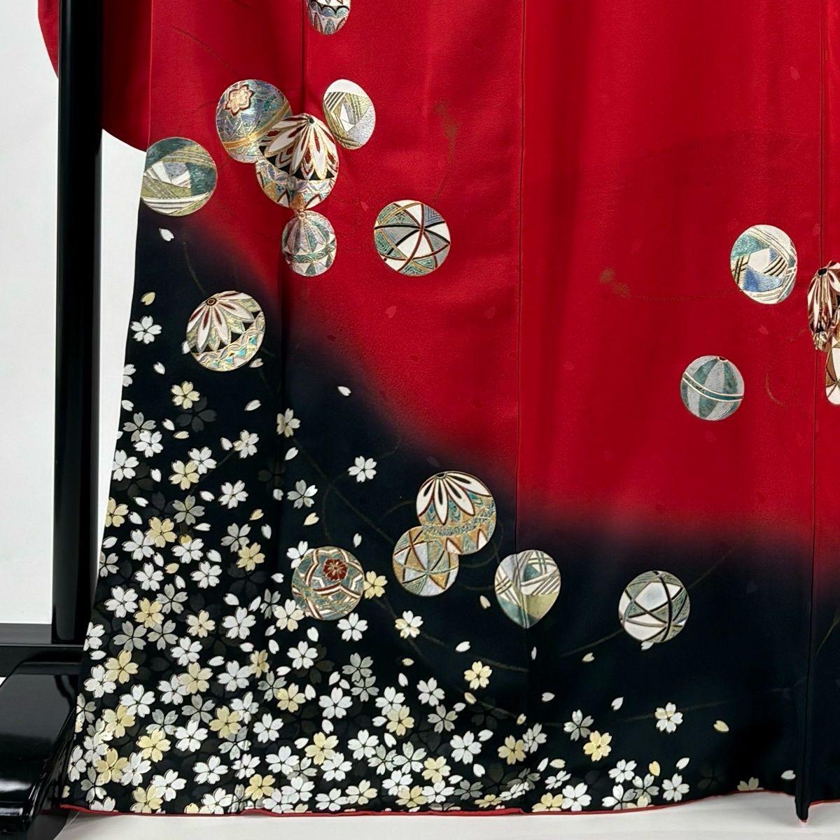 振袖 身丈169.5 cm 裄丈69 L 袷 鞠 桜 金銀彩 ぼかし 赤 正絹 秀品