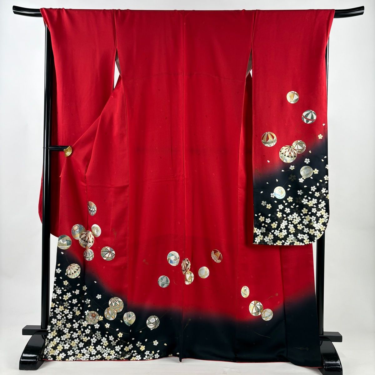 振袖 身丈169.5 cm 裄丈69 L 袷 鞠 桜 金銀彩 ぼかし 赤 正絹 秀品
