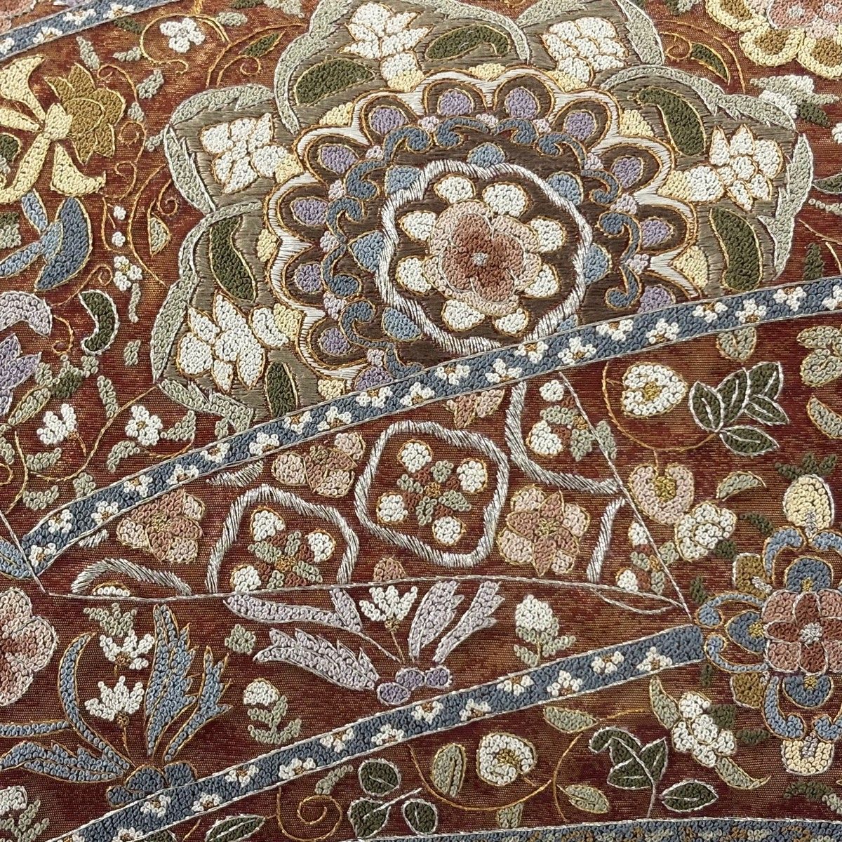 袋帯 華文 草花 刺繍 箔 茶色 六通 正絹