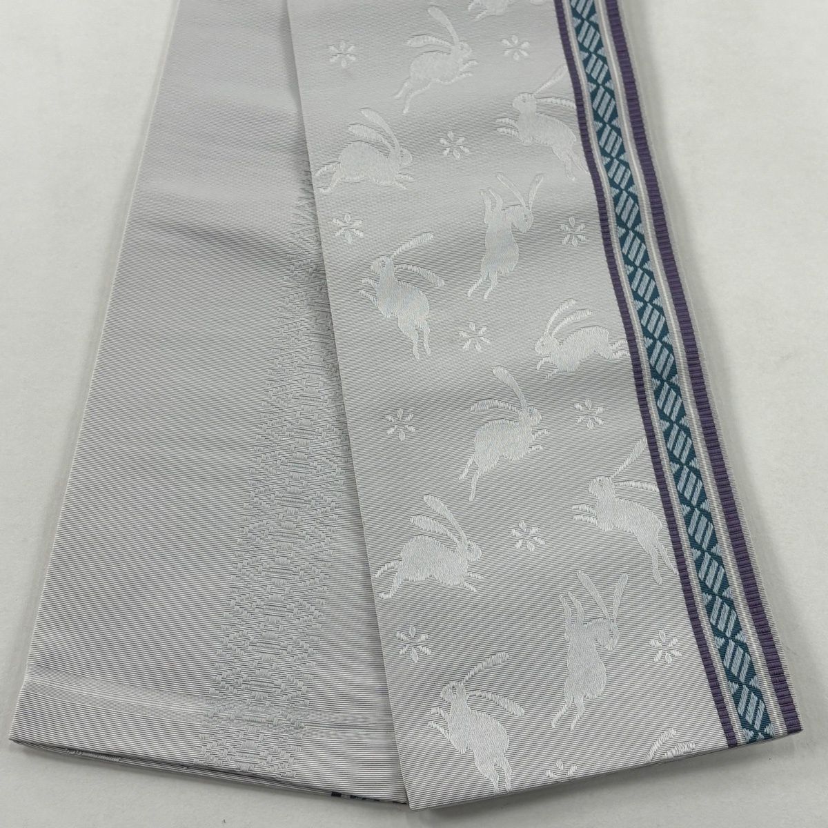 半幅帯 証紙 本場筑前博多織 うさぎ 花 灰色 正絹