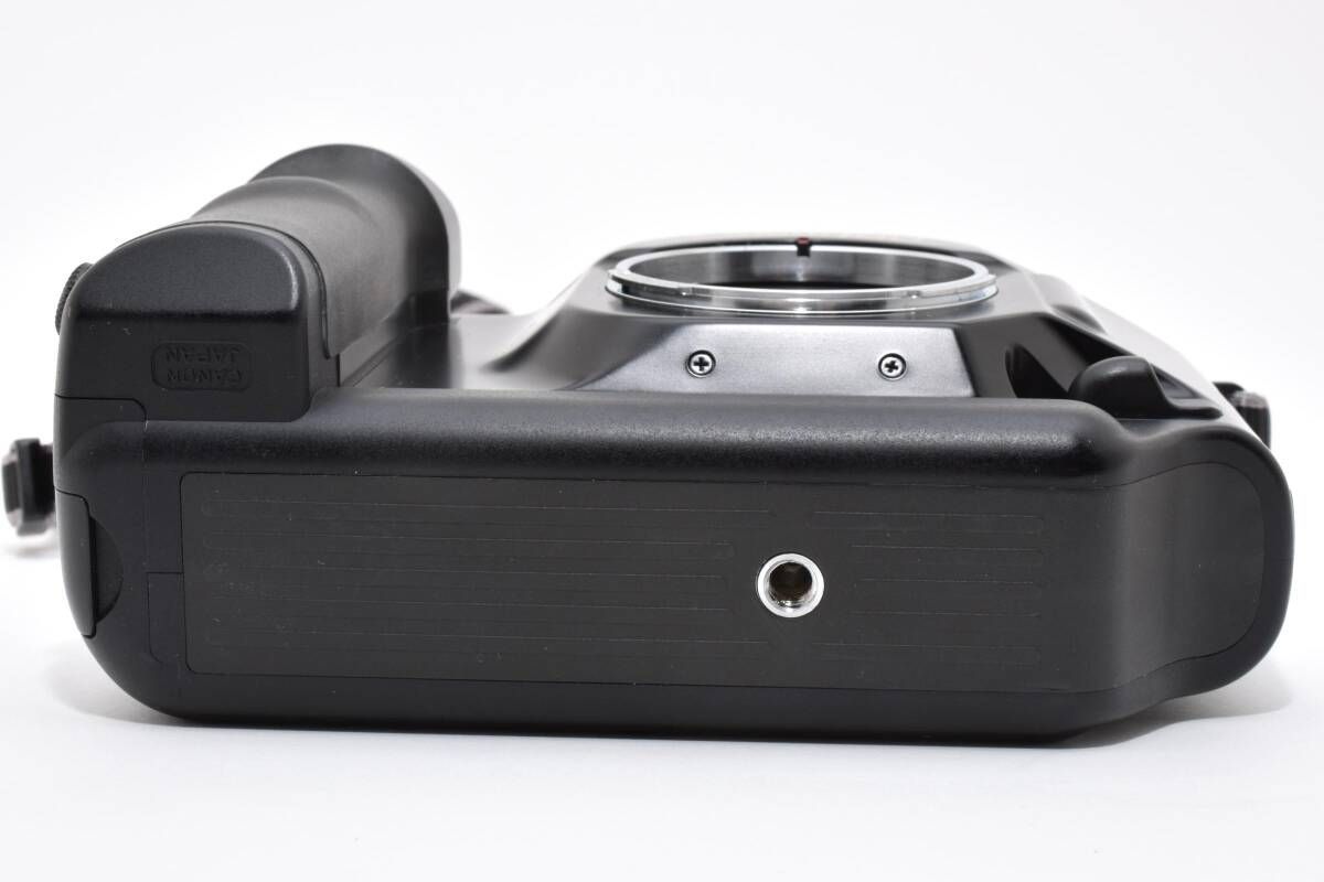 ☆極上美品☆キヤノン Canon T90 ボディ 一眼レフ フィルムカメラ