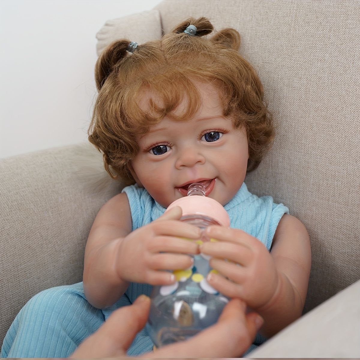  リアルな手触り リボーンドール 赤ちゃん人形 55 cm 青い瞳の女の子 手描き 植毛 衣装 哺乳瓶付き おもちゃ 癒やし ドールセラピー 3歳～ プレゼント その他 ベビー キッズおもちゃ