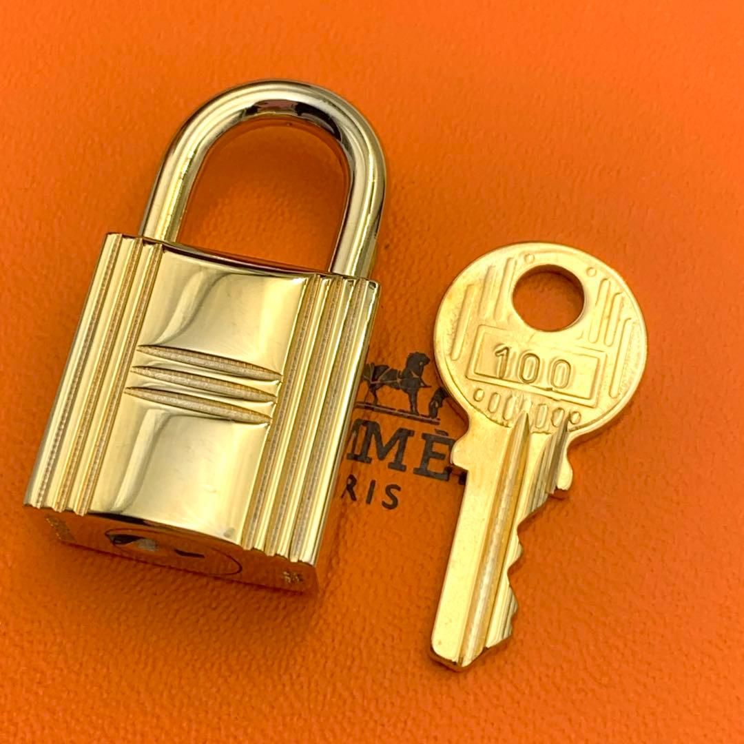 HERMES エルメス カデナ　24Kメッキ　No.100 100番　鍵付き エルメス カデナ 24Kメッキ No.100 100番 鍵付き カデナキー