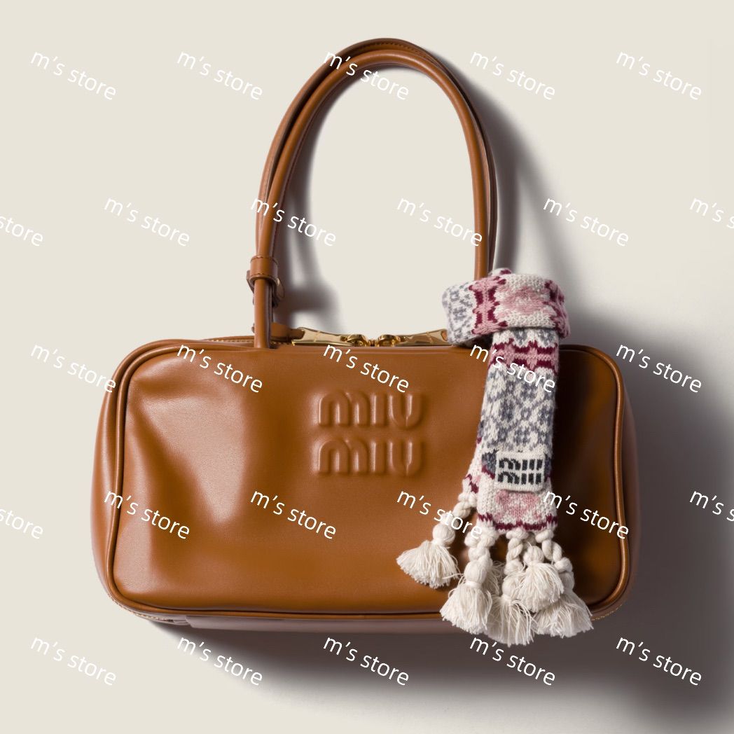 miumiu ミュウミュウ ウール カシミア トリック チャーム タルク ピンク