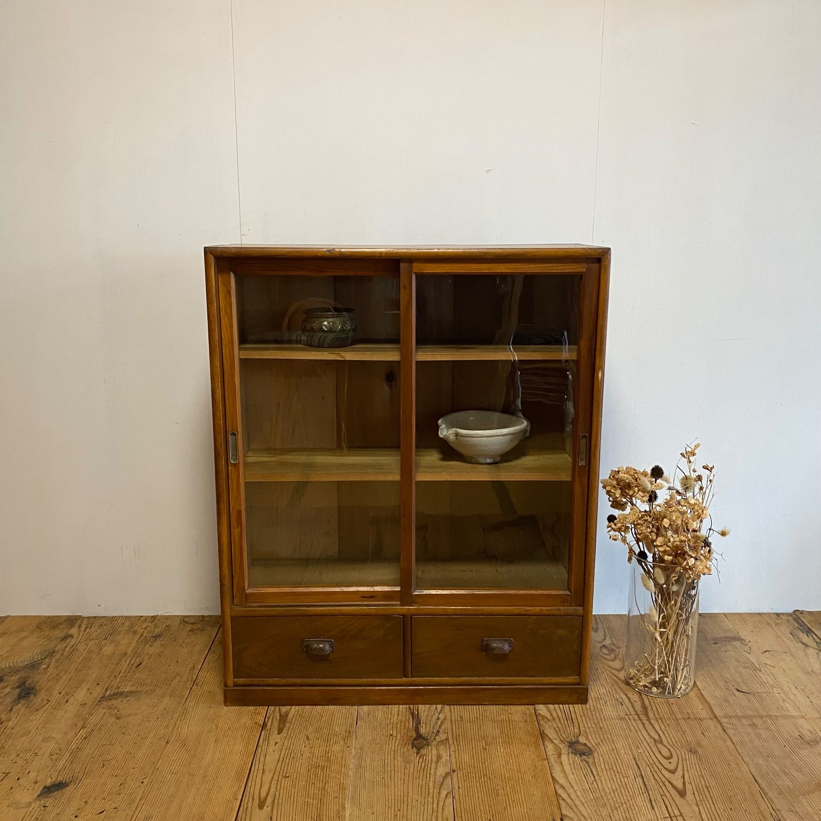 アンティーク 木製 ゆらゆらガラス ガラス戸棚 食器棚 本棚 収納棚 古家具 y 343