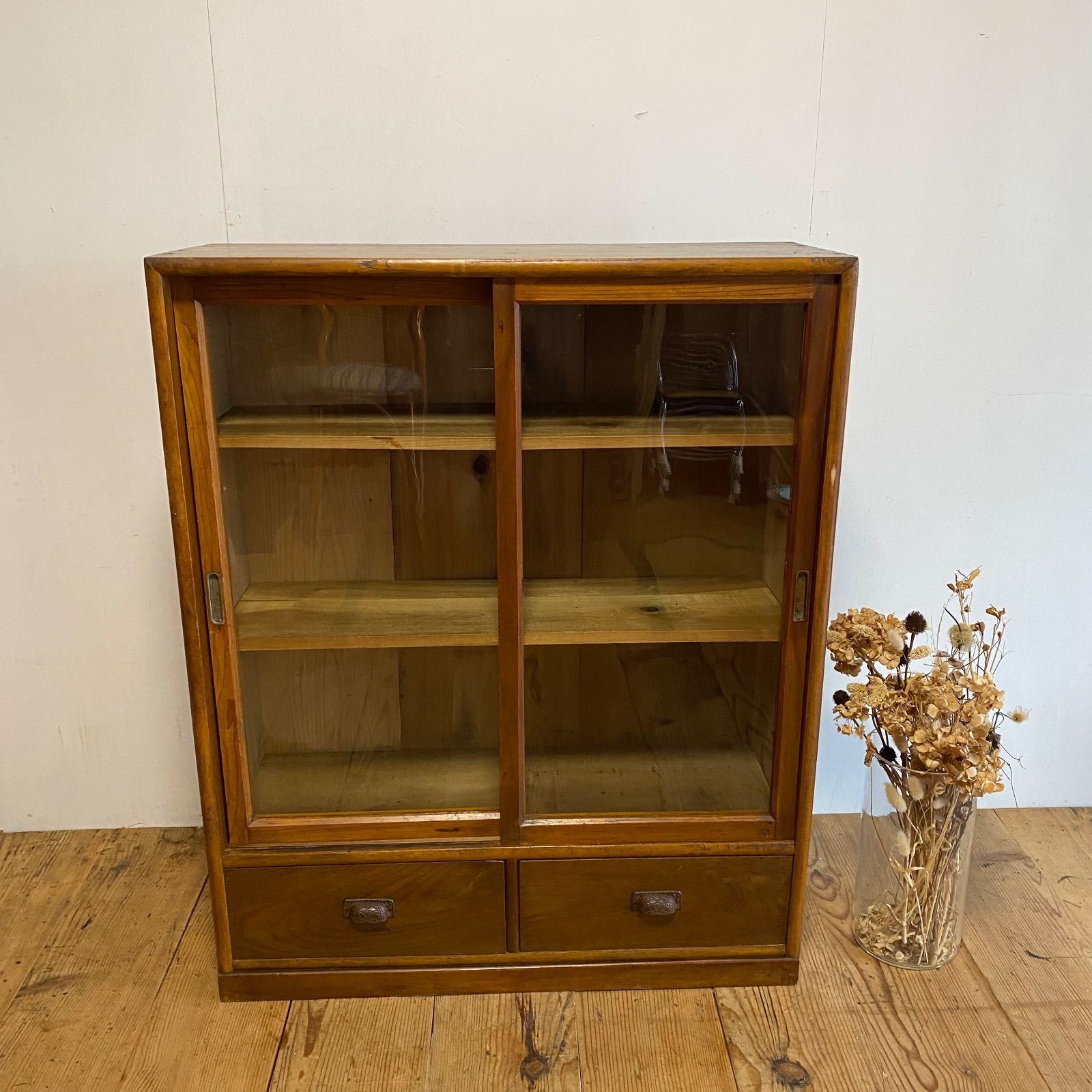 アンティーク 木製 ゆらゆらガラス ガラス戸棚 食器棚 本棚 収納棚 古