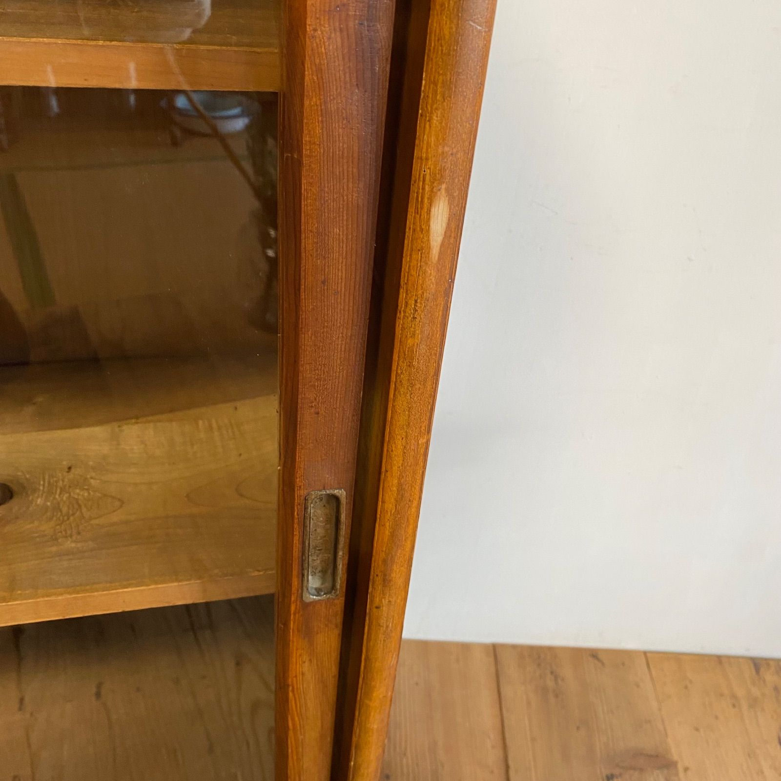 アンティーク 木製 ゆらゆらガラス ガラス戸棚 食器棚 本棚 収納棚 古