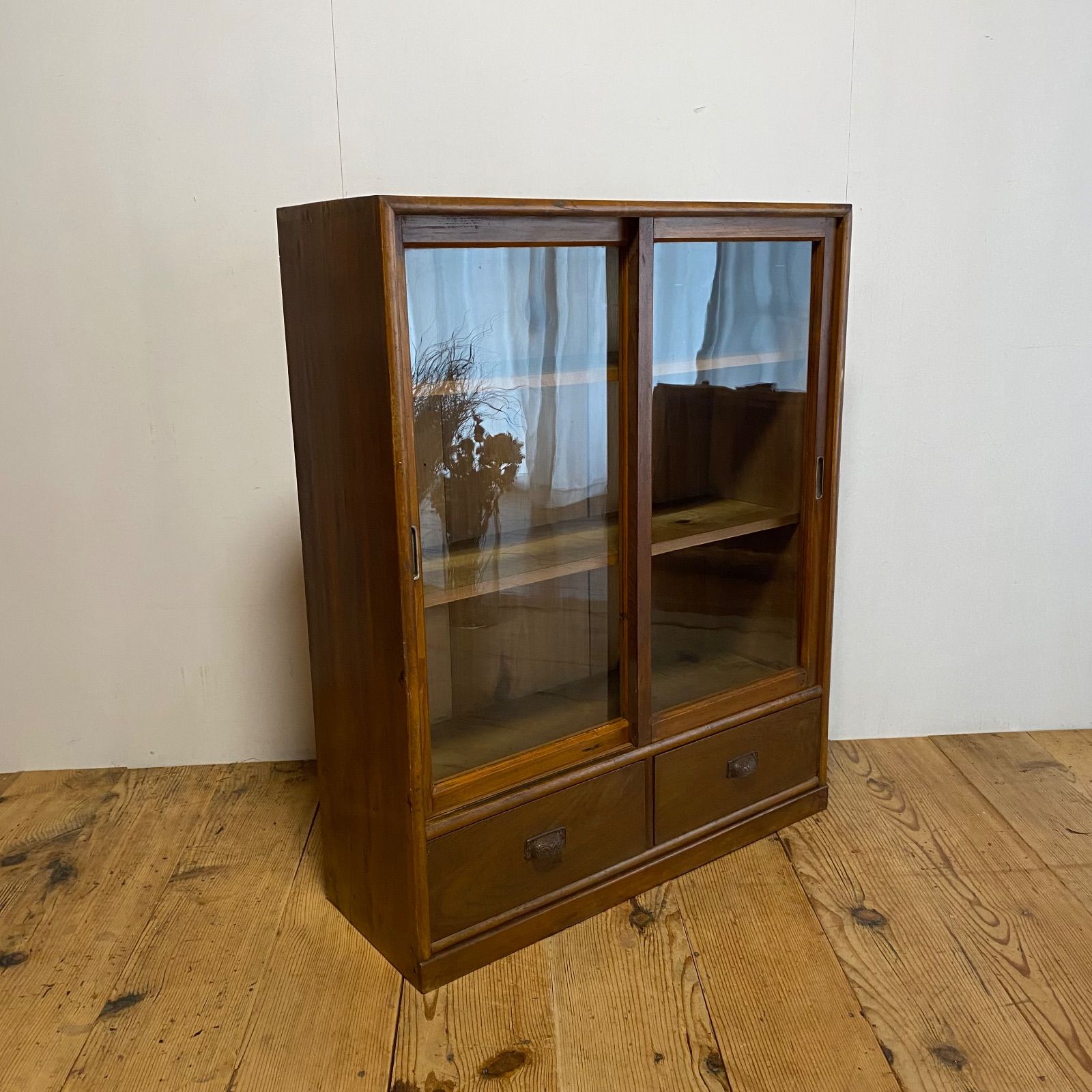 アンティーク 木製 ゆらゆらガラス ガラス戸棚 食器棚 本棚 収納棚 古