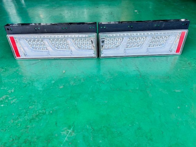 大型トラック用 テールランプ LED左右セット