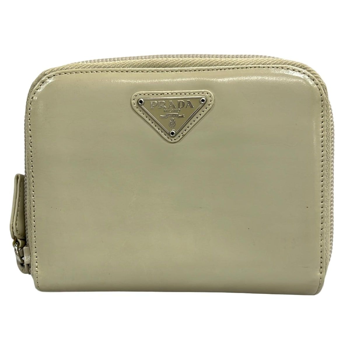 PRADA ラウンドファスナー 二つ折り財布 ベージュ【12月末まで】 PRADA(プラダ) 2つ折り財布 - ベージュ ラウンドファスナー レザー